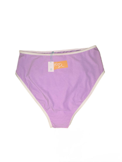 Woman’s Kona sol swim underwater